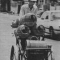 Transport de bombones de gaz en tricycle, au Viêt-nam