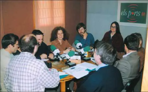 Séance d’enregistrement à la radio Els Ports fondée par un groupe local dans la Communauté de Valencia (Espagne).