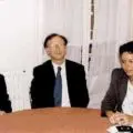 Le Professeur Alain Fischer entouré de Sylvie Delassus et Pierre Zervudacki.