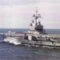 Un porte-avions et ses radars