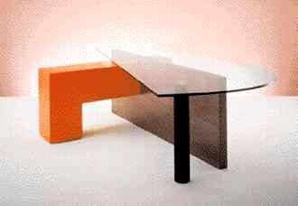 Table basse en matériaux modernes