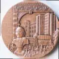 Médaille du Bicentenaire du Collège Stanislas, oeuvre de Claude Gondard (65) frappée par la Monnaie de Paris.