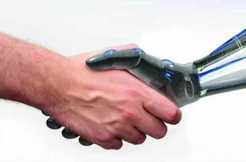 Poignée de main avec un robot