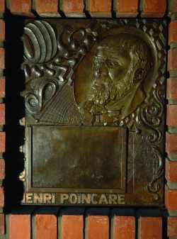 Plaque d'entrée de l'institut Henri Poincaré