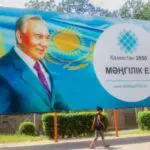 affiche à la gloire du président Nazarbaïev au Kazakhstan