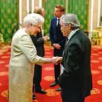 Louis Pouzin reçoit le Prix de la reine Elizabeth pour l’ingénierie.