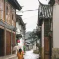 Jour de pluie dans la vieille de ville de Lijiang, Yunnan, Chine.