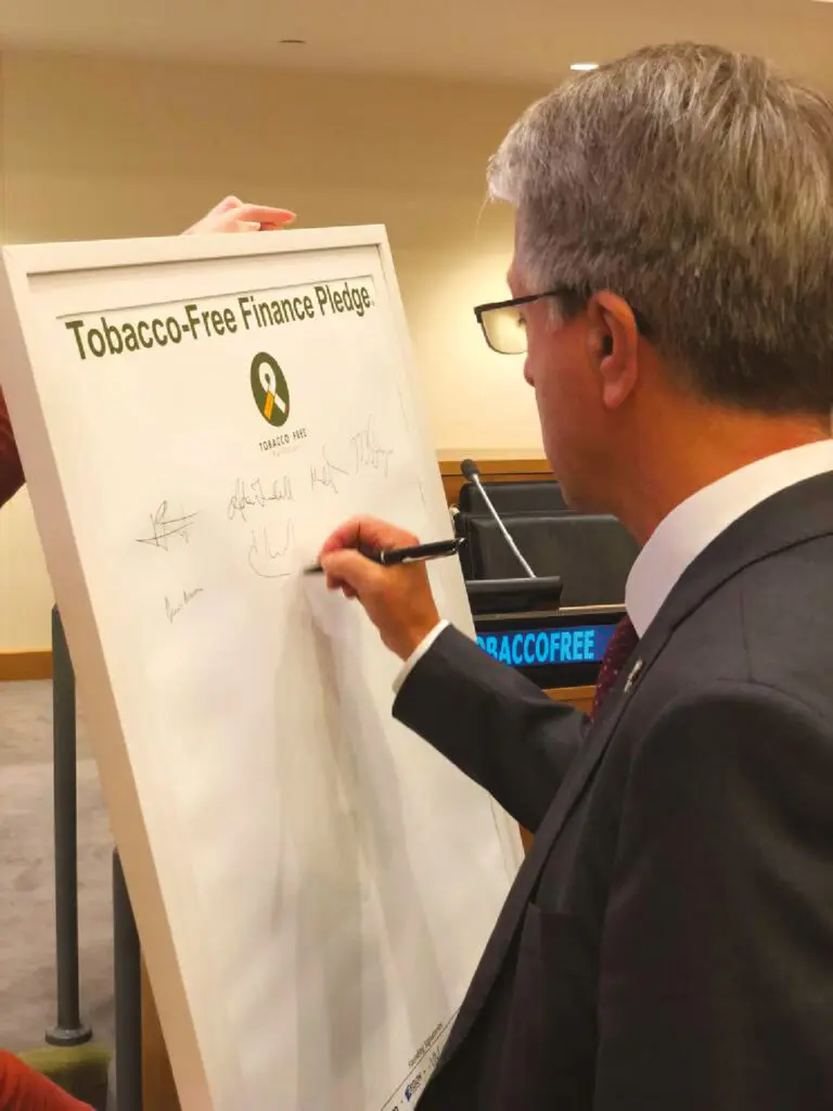 Signature du Tobacco-Free Finance Pledge