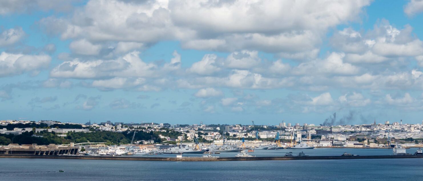 Baie et port de Brest © Delphotostock