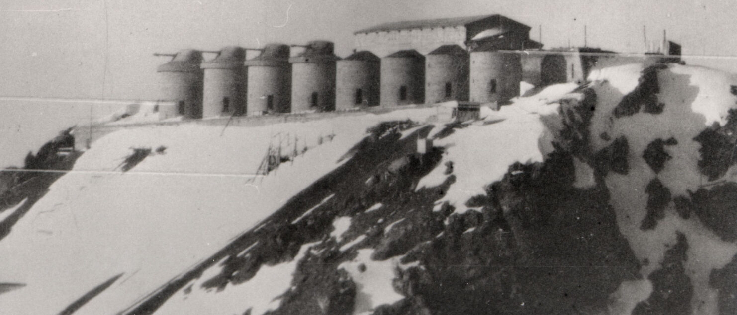 1. Le fort du Chaberton en construction à l’été 1907.