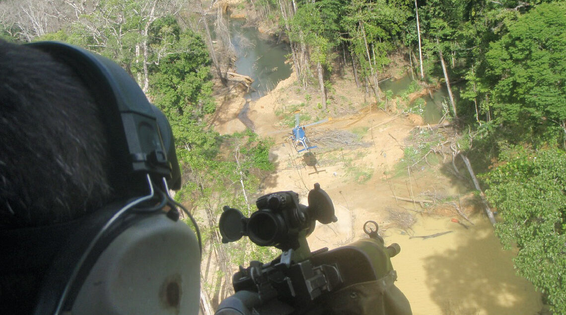 Hélicoptère est utilisé dans la lutte contre l'orpaillage en Guyanne