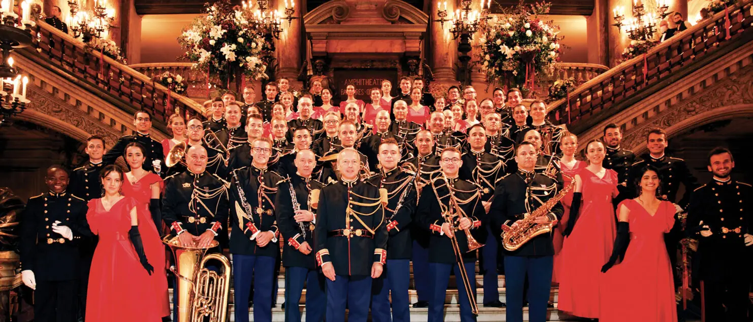 Les élèves du Quadrille et les musiciens de la Garde républicaine au 129e Bal de l'X