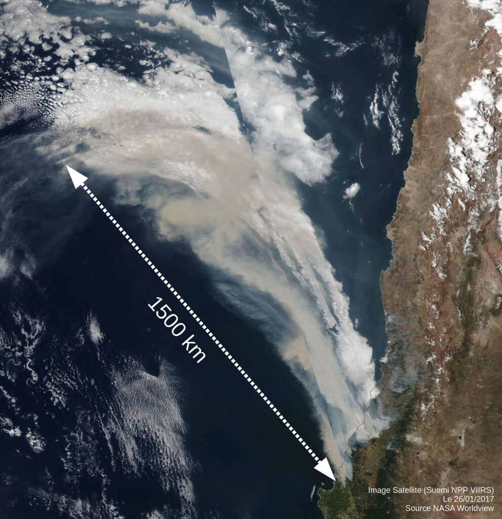 Image satellite du panache de fumée lors des mégafeux chiliens de 2017.