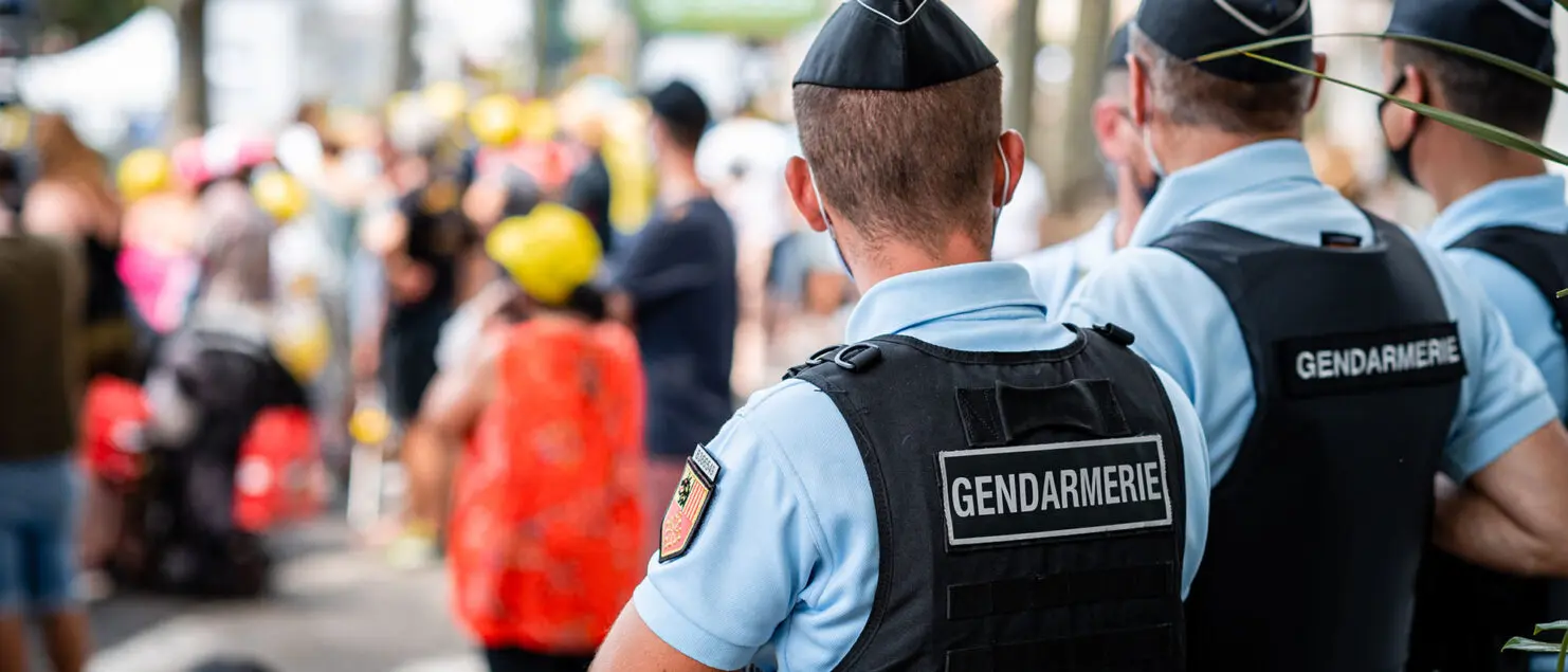 Une patrouille de gendarmes réservistes et d'actives du groupement de gendarmerie