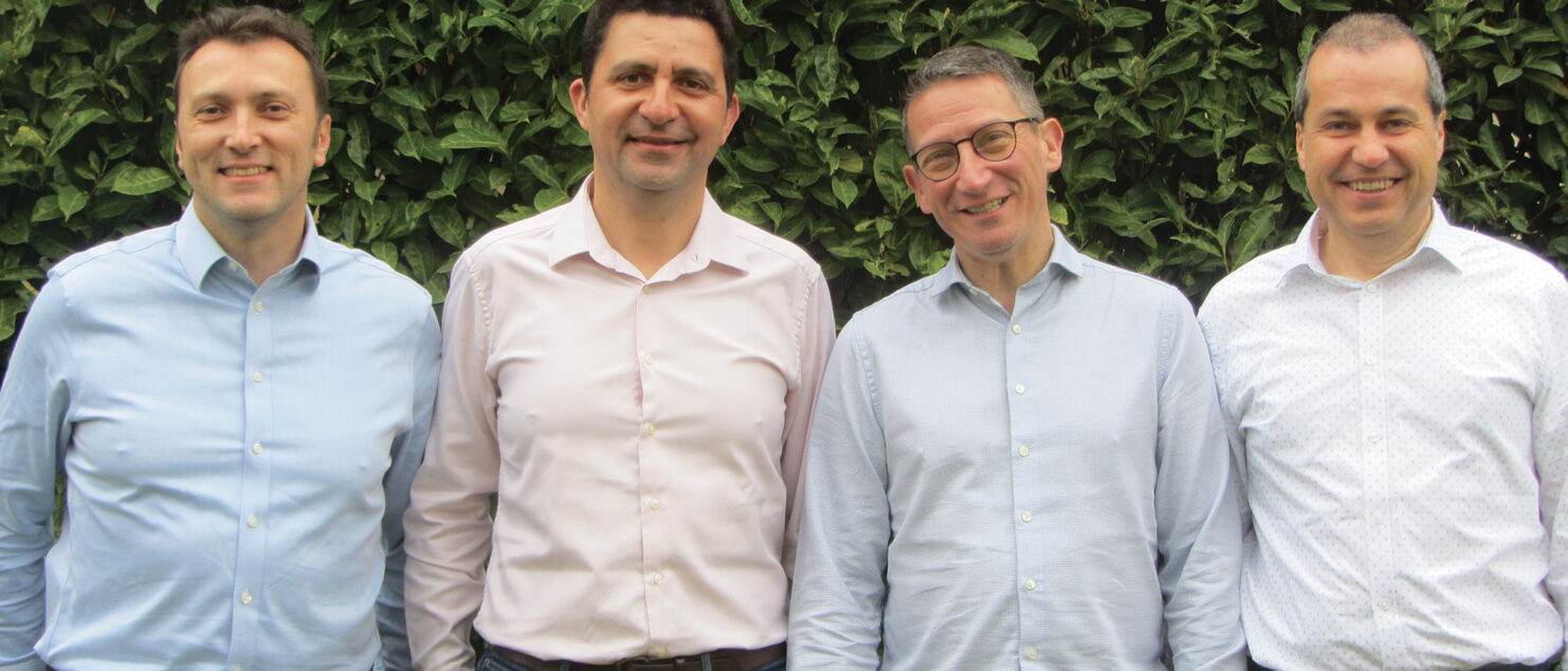Quatre camarades de la promotion X91 se sont lancés dans l’aventure de l’entrepreneuriat en créant Flore Group. De gauche à droite : Sébastien Vuillemin (X91), Nadi Bou Hanna (X91), Michel Lamon (X91) et Jérémie Avérous (X91).