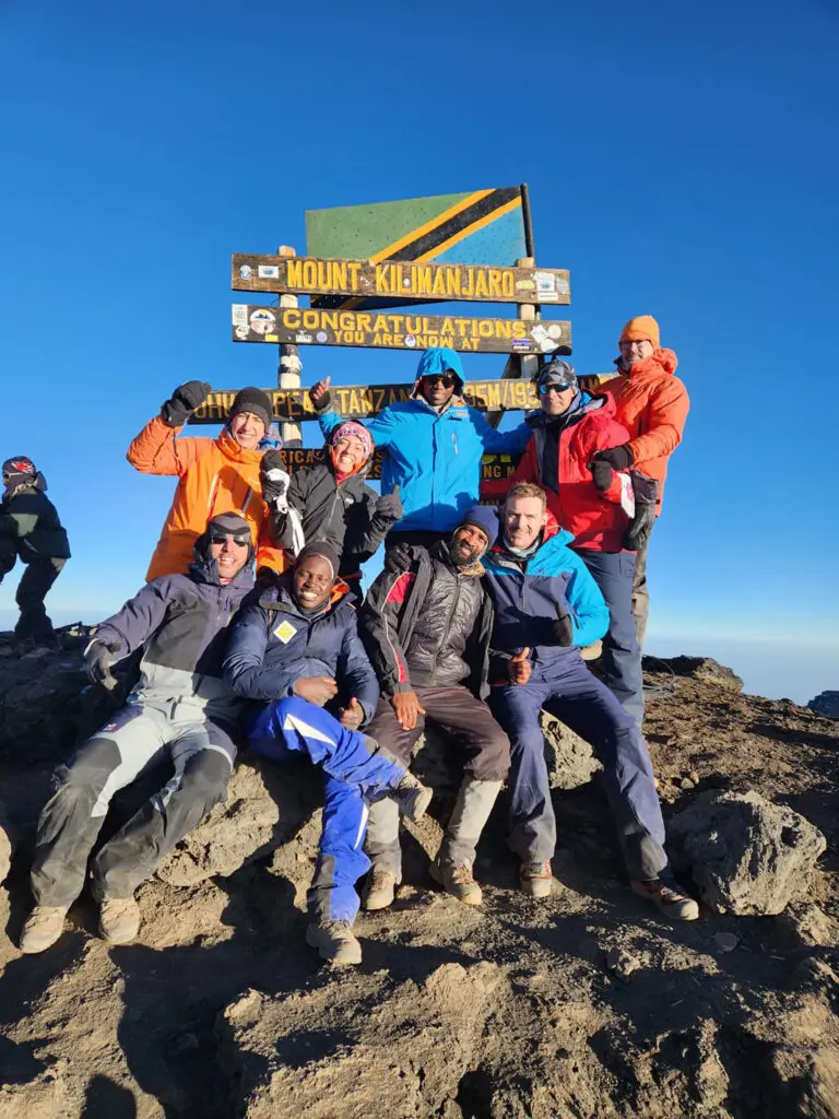 Les Executive Masters au sommet du Kilimandjaro