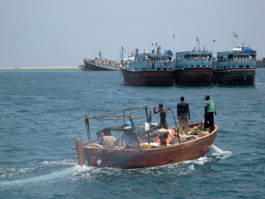 Embarcation sur le littoral somalien.