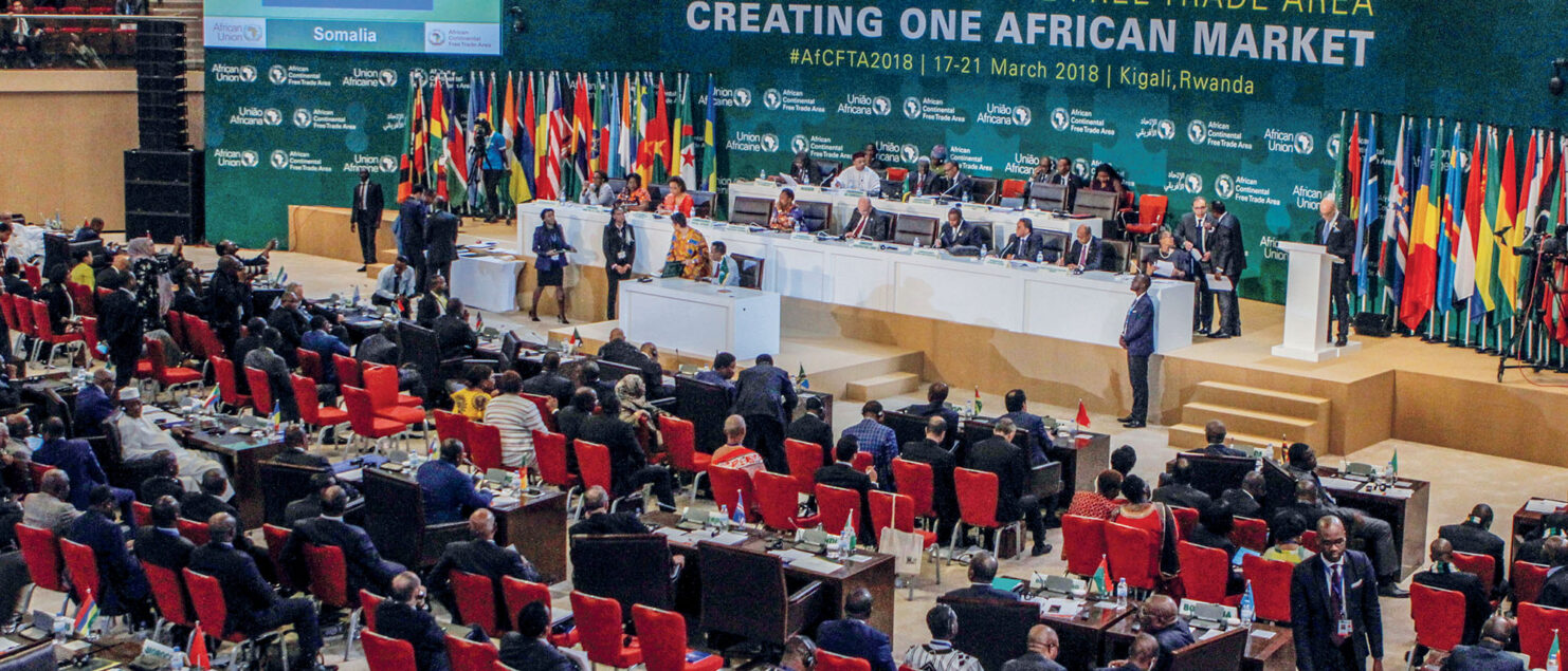 Le 21 mars 2018, 44 États membres de l’Union africaine signent un accord établissant la ZLECAf (Zone de libre-échange continentale), qualifié de « moment historique » par le président de la Commission de l’Union africaine Moussa Faki.